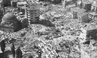 Die türkische Stadt Grolüc nach dem Erdbeben